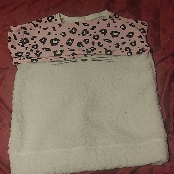 Fuzzy cat Sweeter - Picture 2 of 3